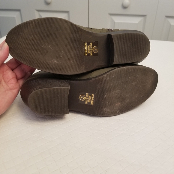 Soda Women's Fashion Zip Chunky Low Heel Ankle Booties Shoes Size 7 Avocado - Picture 8 of 9